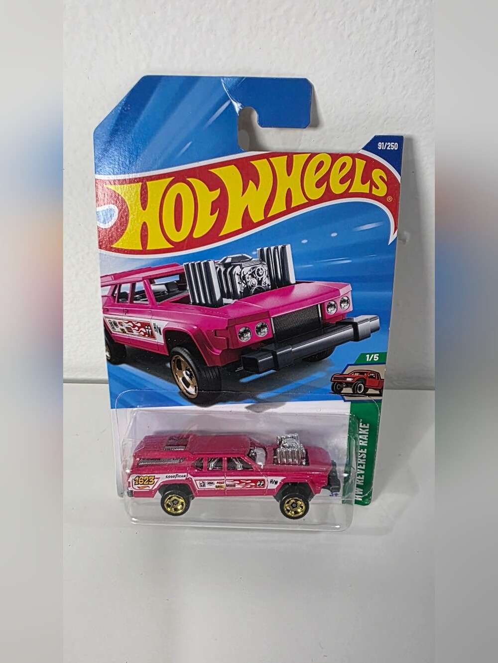 💙Hot Wheels "CRUISE BRUISER"